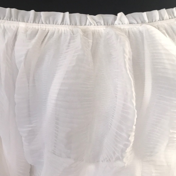 Cropped crinkled polyester crop top bell sleeves. - Picture 3 of 5